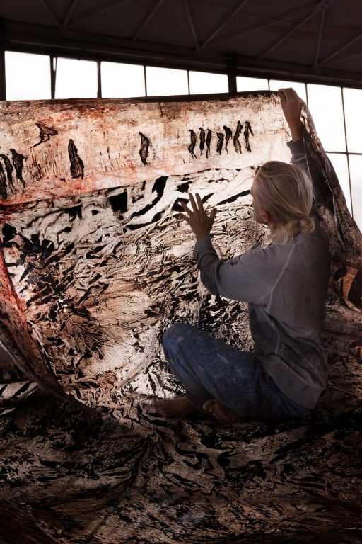 Evi Keller in her studio, 2023<br/>© Jeanne Bucher Jaeger