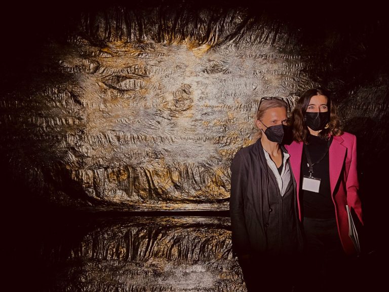 Blanca Li et Evi Keller lors de l'inauguration de la Performance Matière-Lumière, 2022<br/>© Jeanne Bucher Jaeger