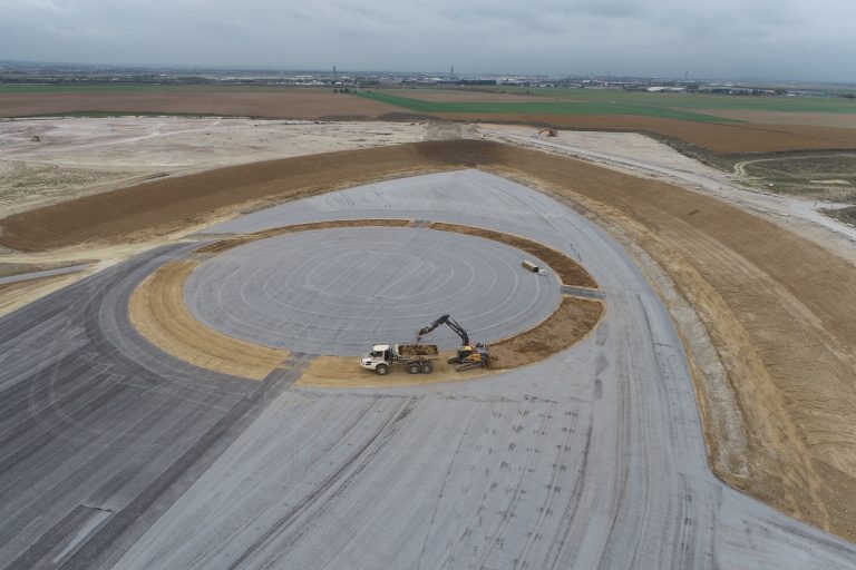 Antoine Grumbach, L'Œil du ciel, produced by ECT in Villeneuve-sous-Dammartin, France<br/>© Jeanne Bucher Jaeger