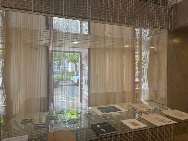 <br/>© Jeanne Bucher Jaeger